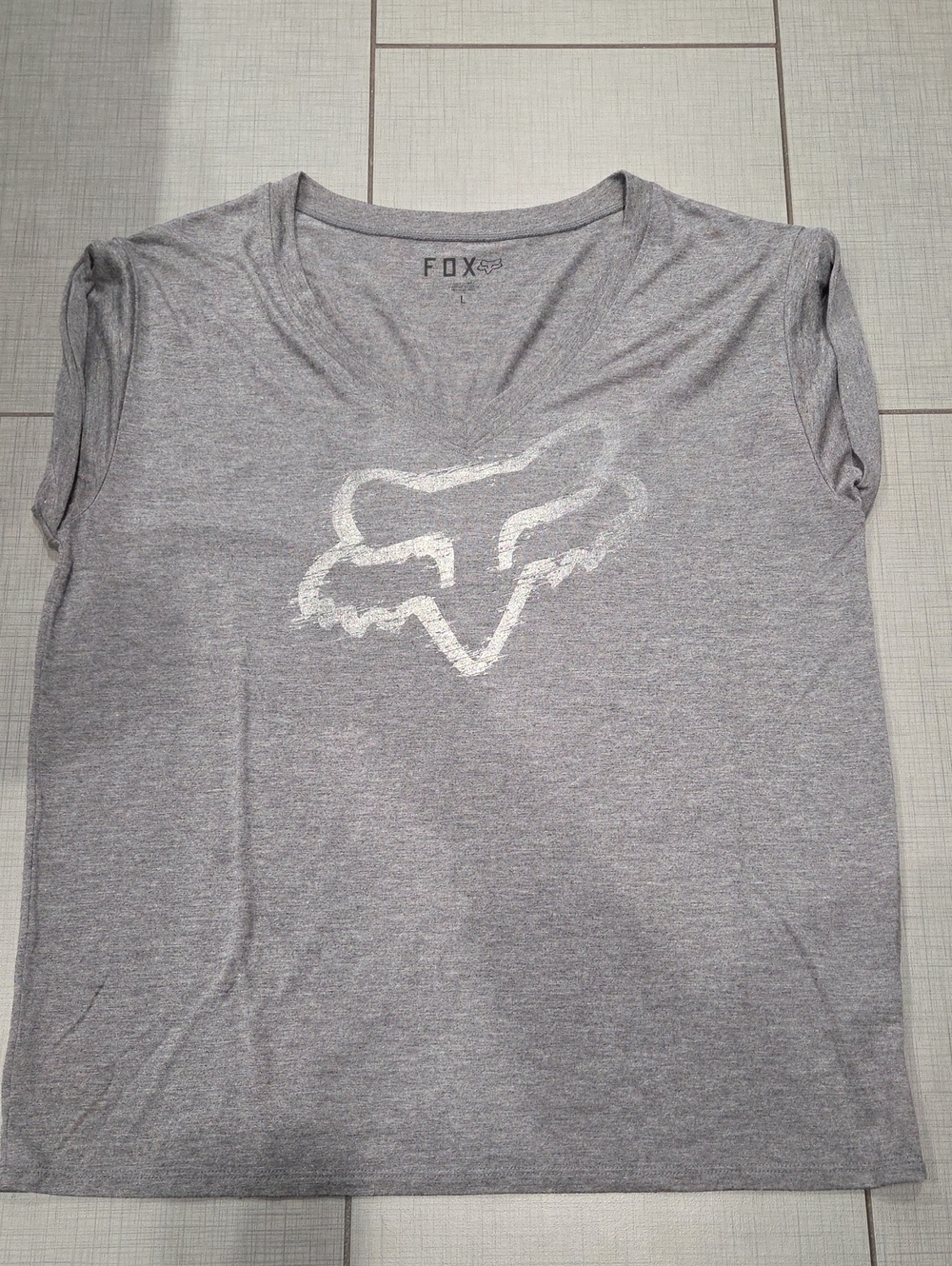 Fox Gray V-Neck Fox Head Logo Tee Large